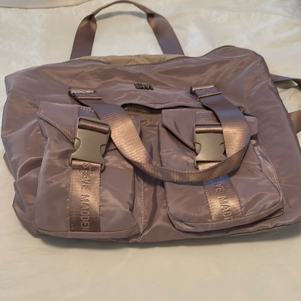 Steve Madden satin 3 inside 3 outside pockets